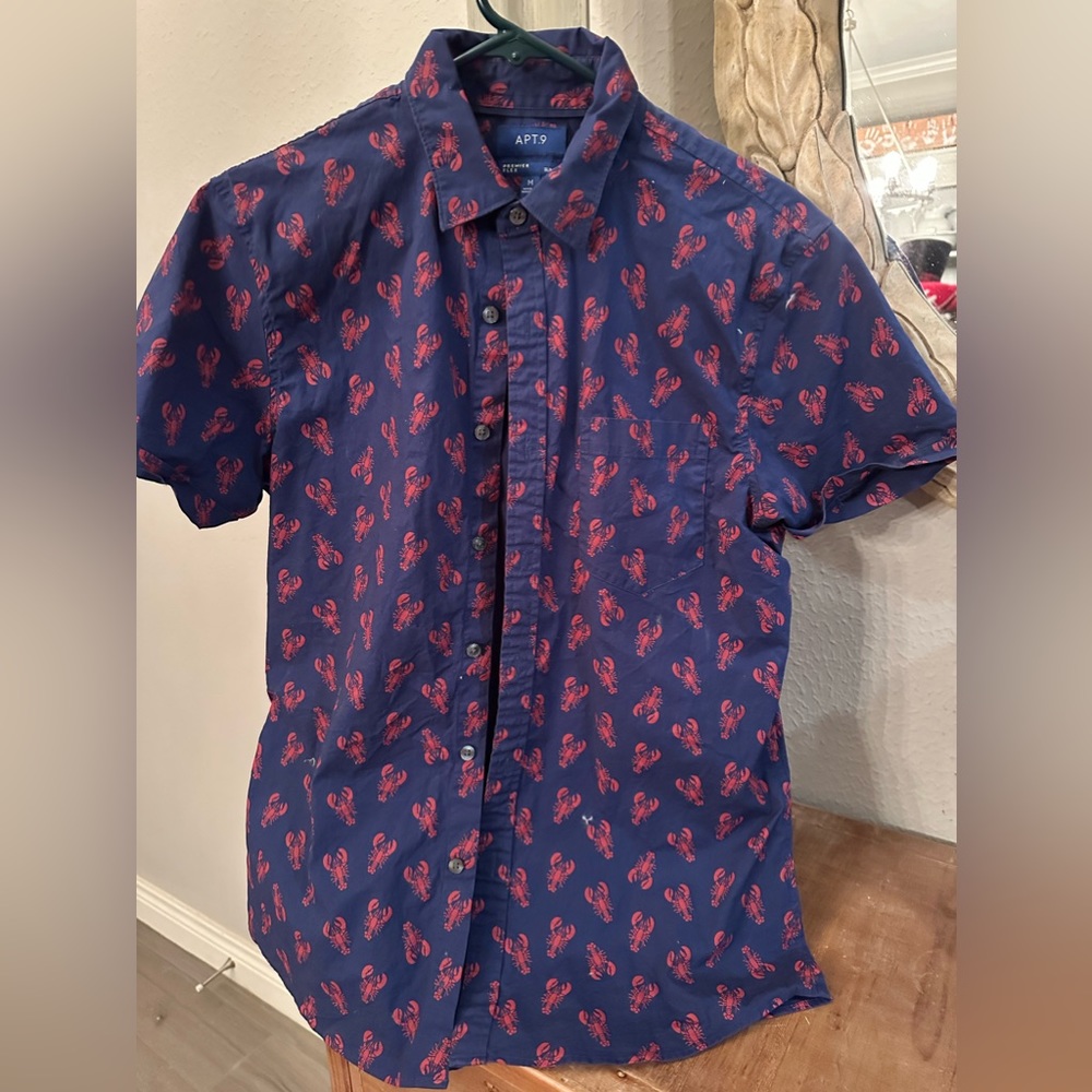Men’s slim fit short sleeve button up *MAKE ME AN OFFER*